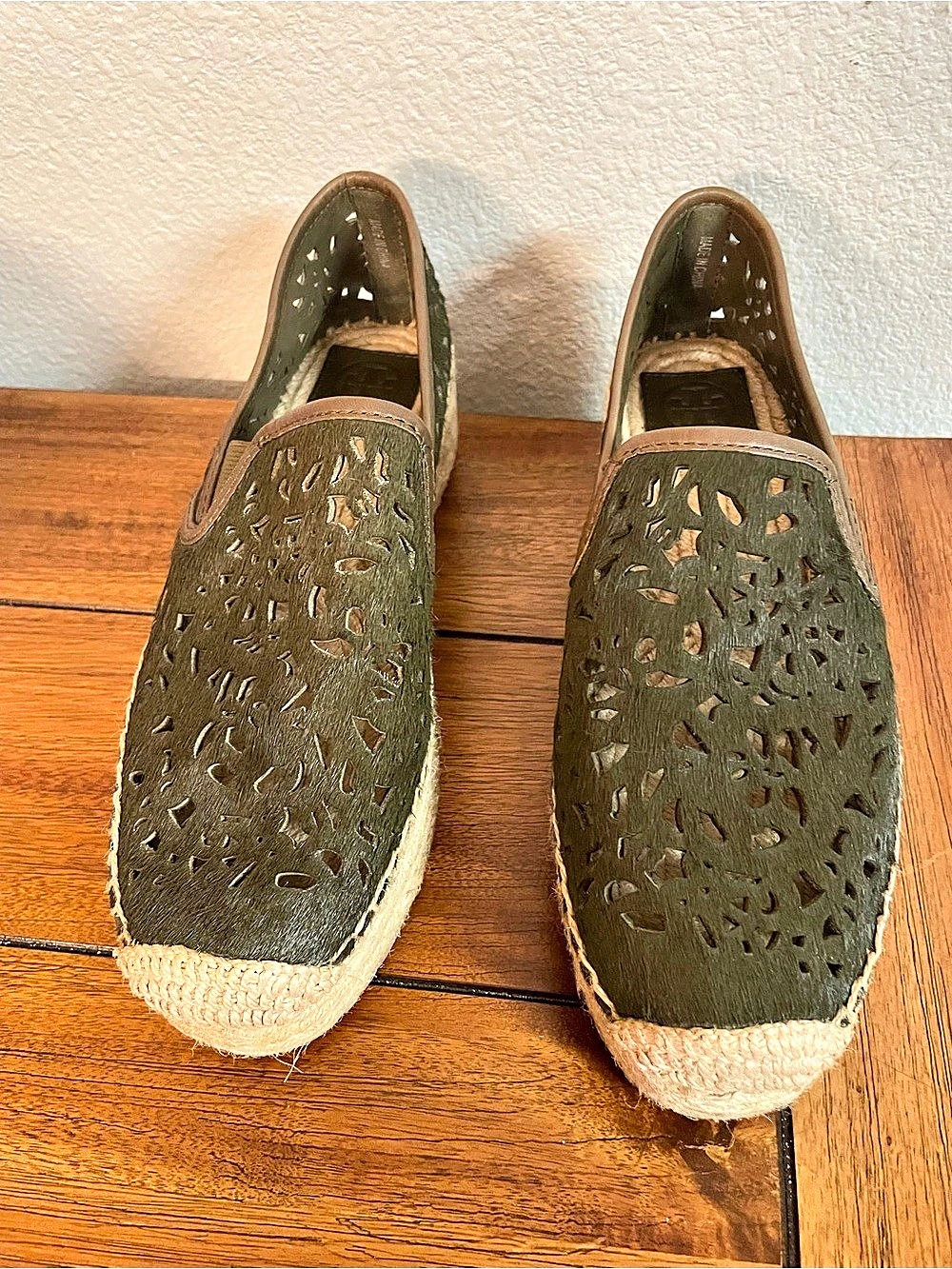Tory Burch Ines Perforated Leather Espadrilles Green US 7.5